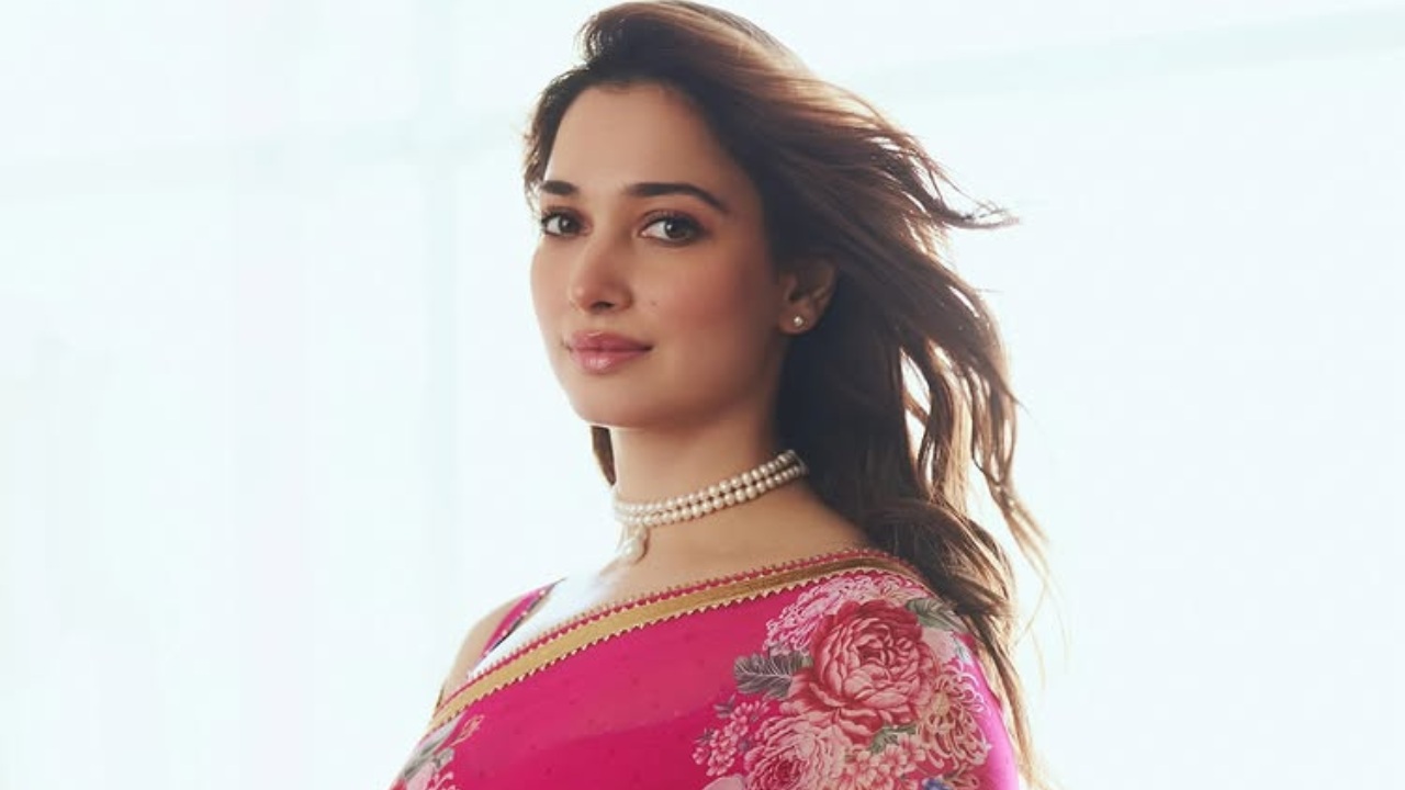 Tamannaah Bhatia Looks Ethereal in a Gulabi Pink Saree 943378