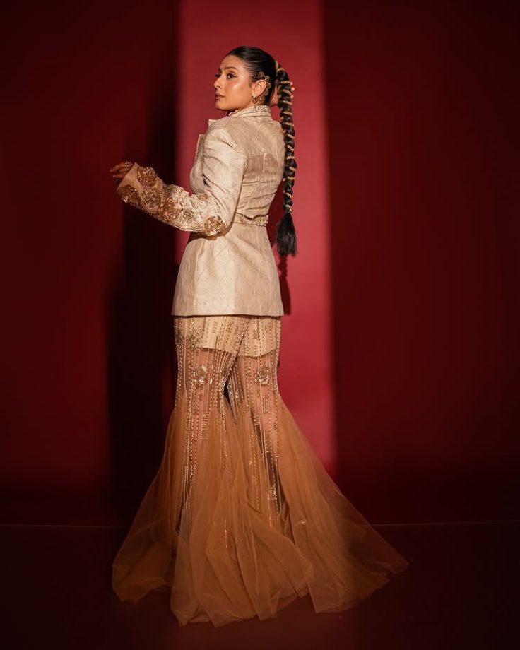 Times Isha Malviya Styled Blazers Like A Queen - Bold & Beautiful Pics 943809