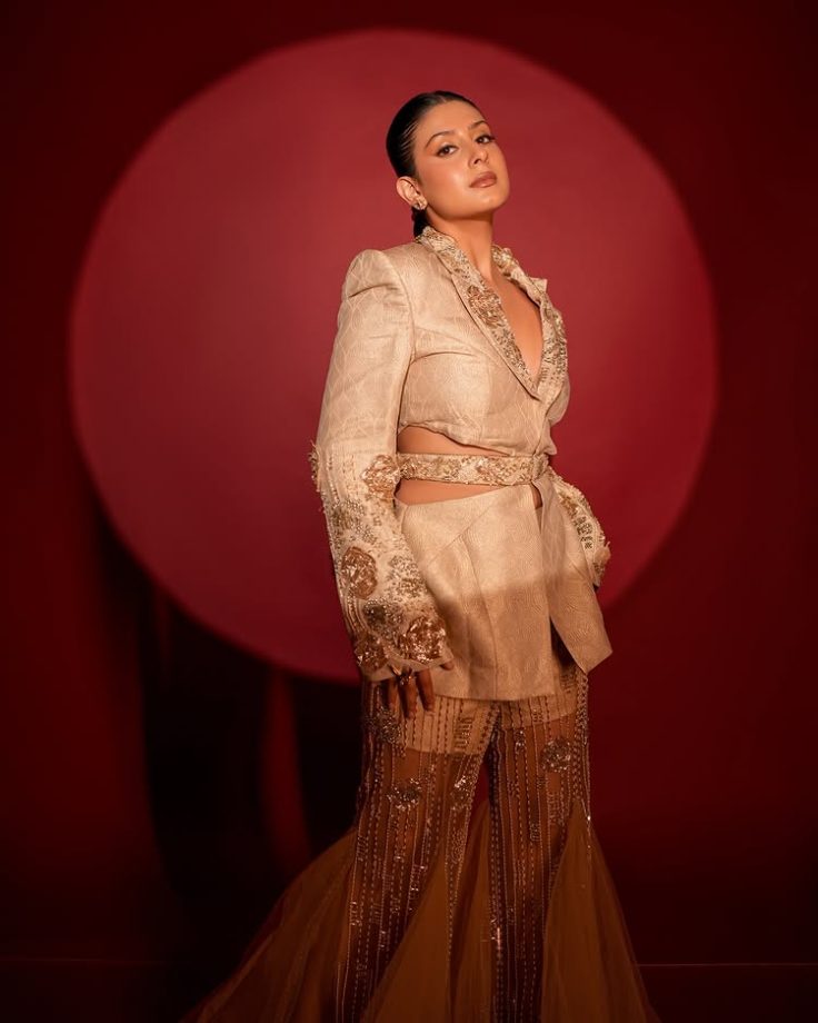 Times Isha Malviya Styled Blazers Like A Queen - Bold & Beautiful Pics 943810