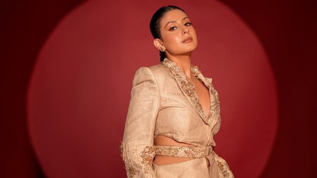 Times Isha Malviya Styled Blazers Like A Queen - Bold & Beautiful Pics 943802