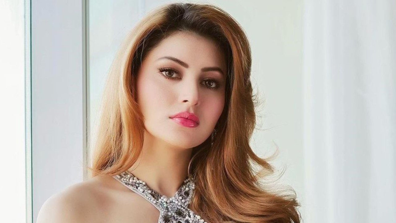 Urvashi Rautela's Team Issues Statement on Controversy Surrounding 'Temple Being Named After Her' Remark 945219