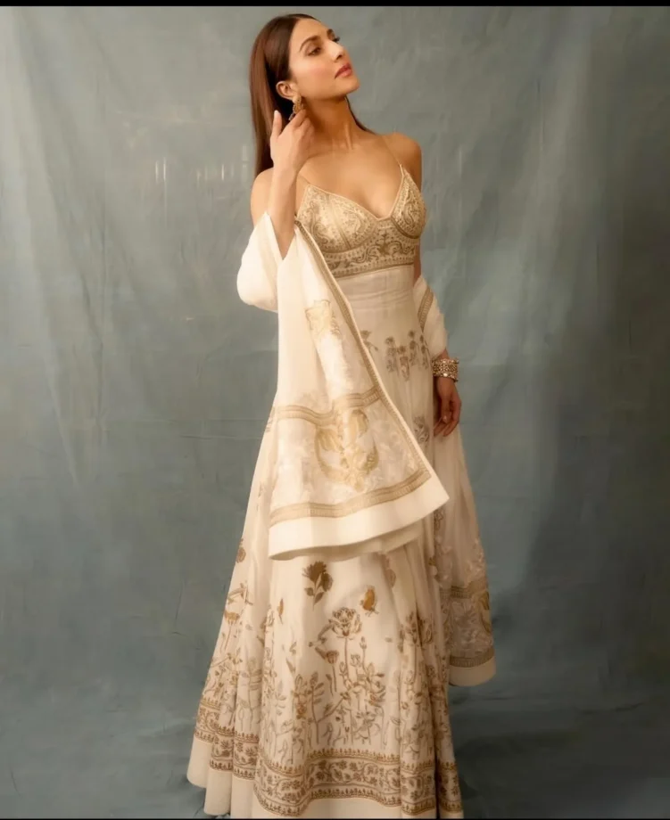 Vaani Kapoor in a Creamy White Dress with Golden Detailing 946033