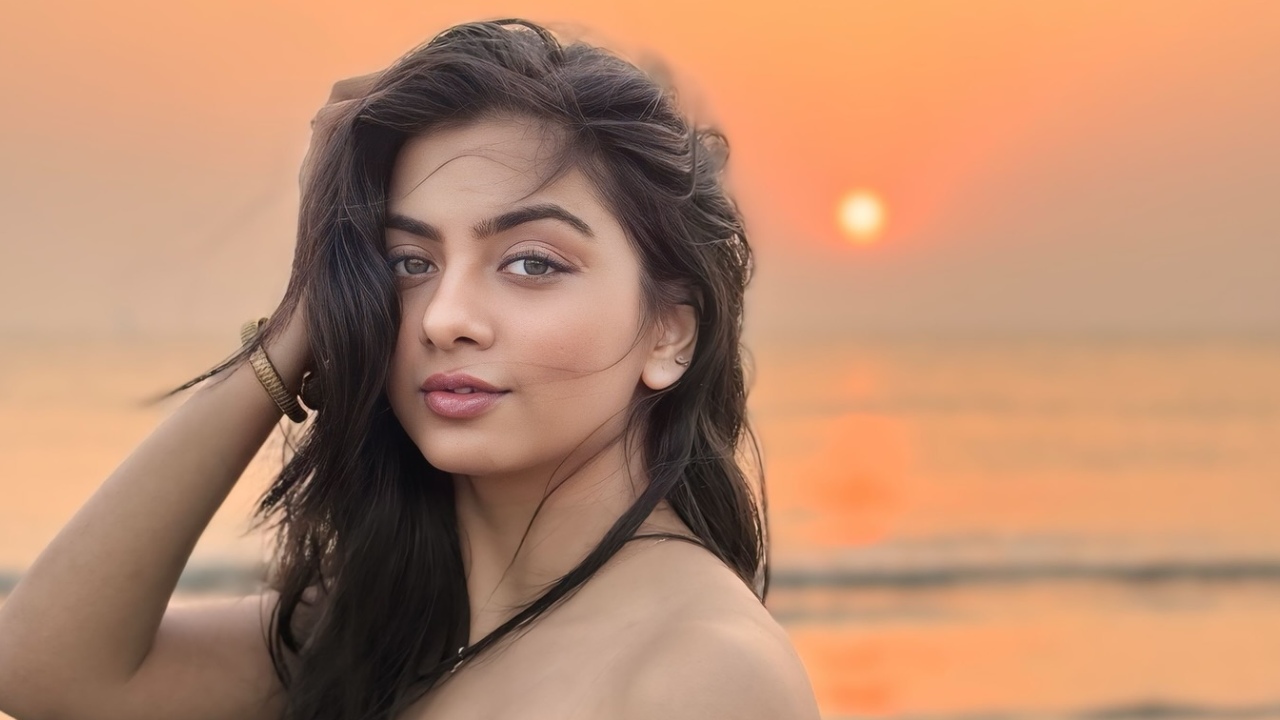 Yeh Rishta Kya Kehlata Hai Actor Garvita Sadhwani's Bold & Comfy Beach Looks 943640