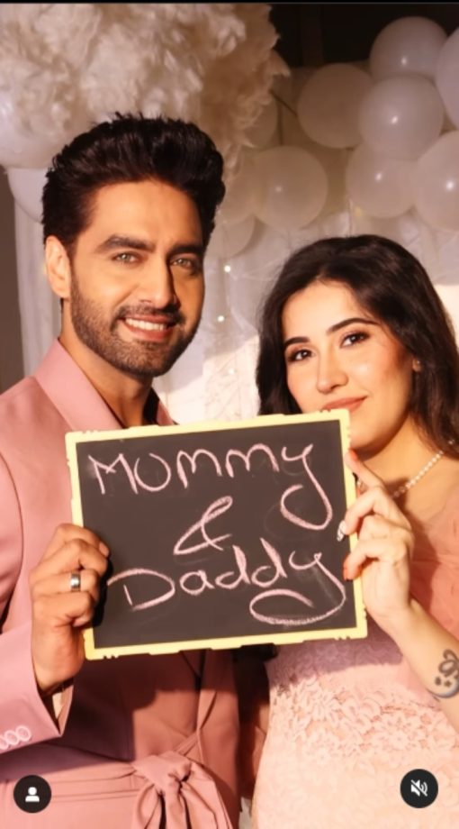 Yeh Rishta Kya Kehlata Hai's Rohit Purohit Announces Pregnancy With Sheena Bajaj, See Heart-Melting Video 946387