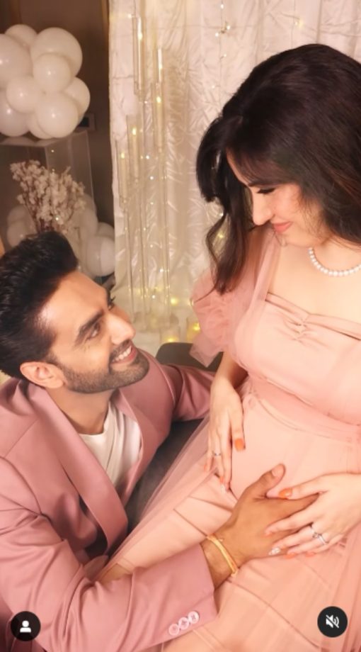 Yeh Rishta Kya Kehlata Hai's Rohit Purohit Announces Pregnancy With Sheena Bajaj, See Heart-Melting Video 946388