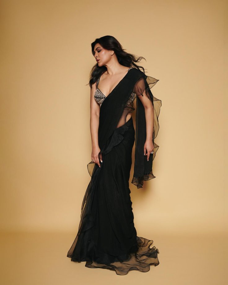 90s Fashion Goals: Kajol And Sushmita Sen Rock Their Look In Sizzling Sarees 949043