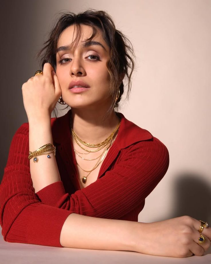 Shraddha Kapoor's Messy Hair, Glossy Lips & Golden Chains Are the Statement We Needed 948261