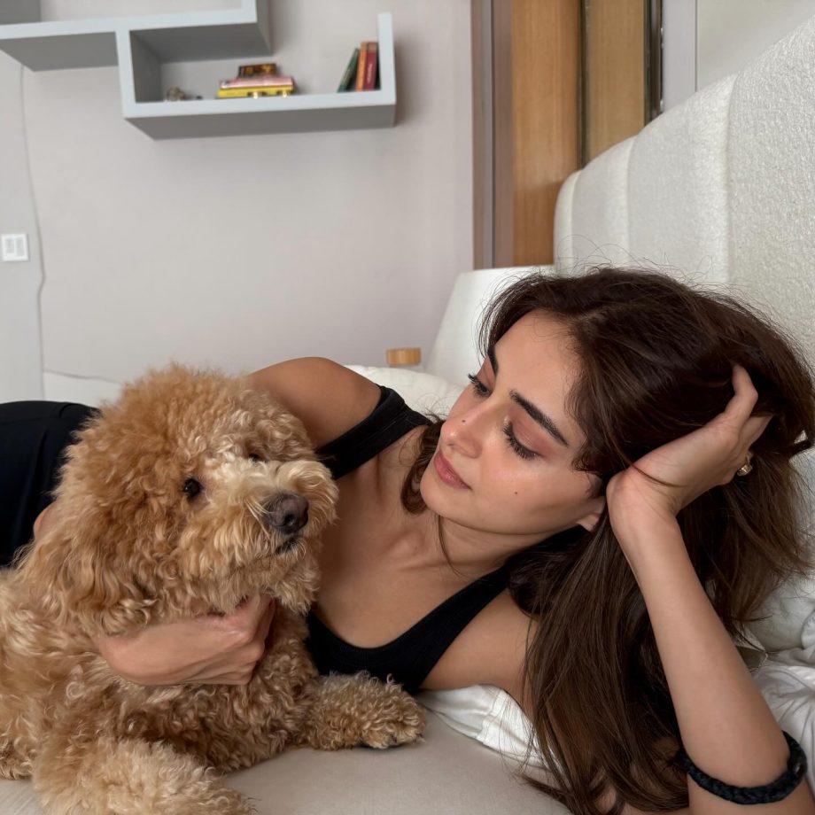 Ananya Panday Shares Adorable Moments with Her Furry Friend on Instagram 948390