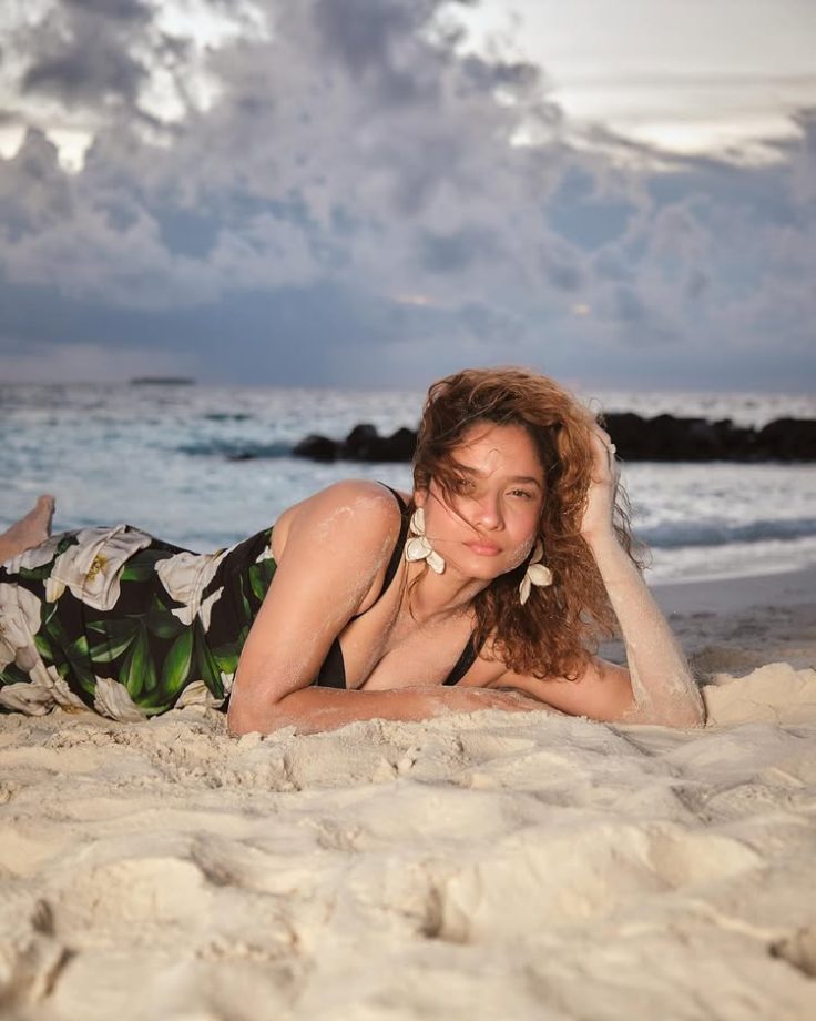Ankita Lokhande’s Serene Beach Look in the Maldives 949098