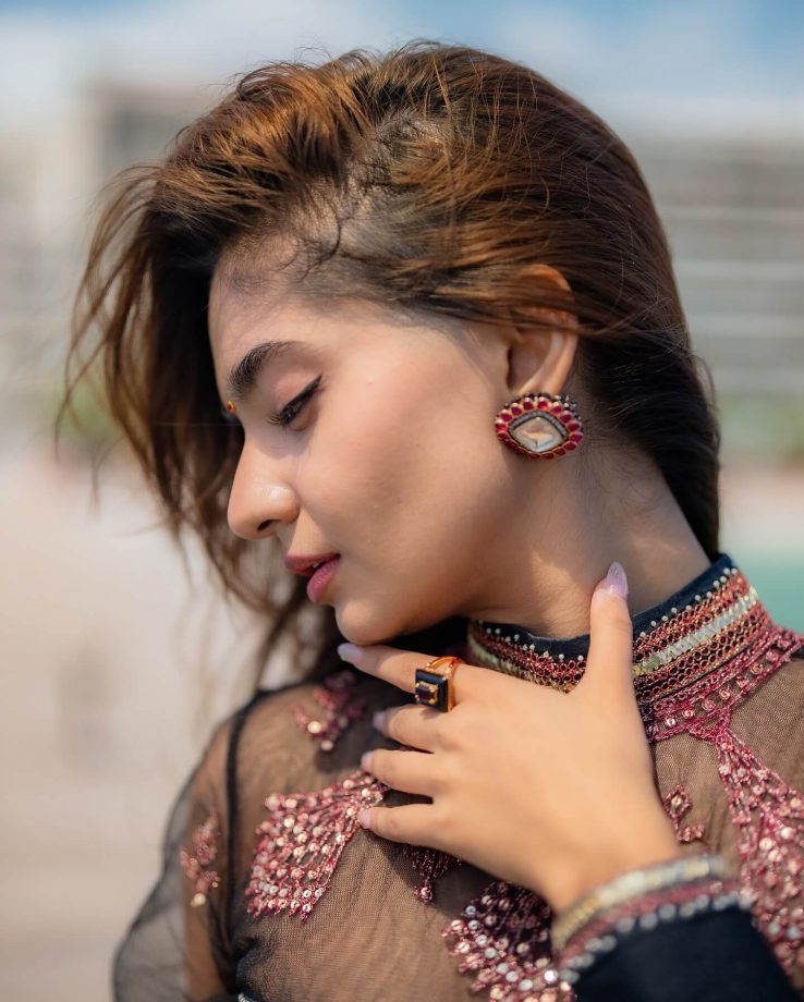 Anushka Sen Glows in Modern Ethnic Elegance 949968