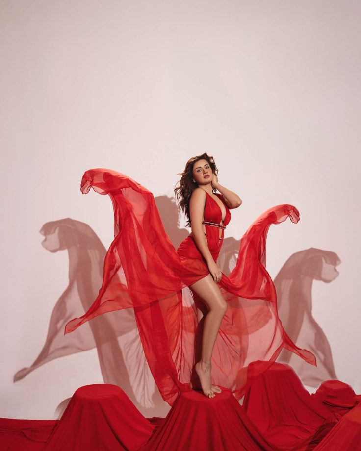 Avneet Kaur Blooms Like A Flower In Red Gown With Bold Cut-out - See Photos 948901