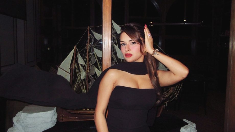 Avneet Kaur Breaks Internet In Bold Black Strapless Mini-dress, Checkout 947391