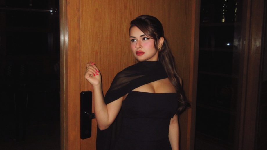 Avneet Kaur Breaks Internet In Bold Black Strapless Mini-dress, Checkout 947386