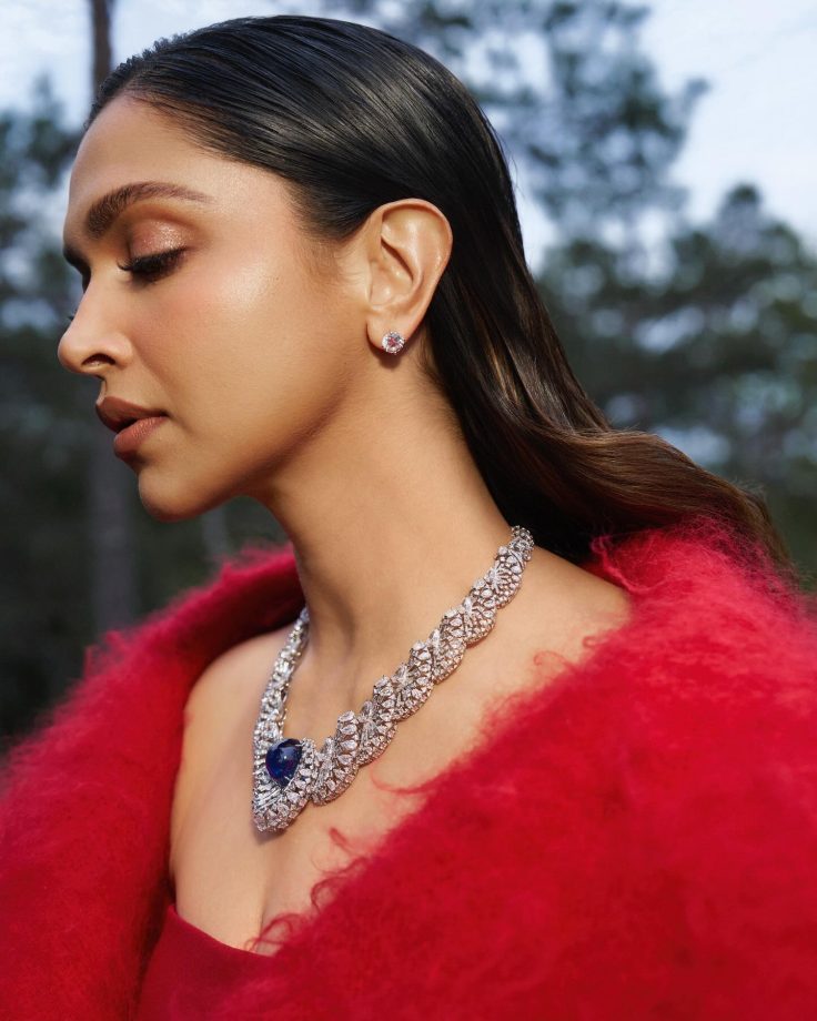 Dazzling Divas on the Gram: Deepika Padukone and Malaika Arora Serve Two Strikingly Different Glam Looks 949660