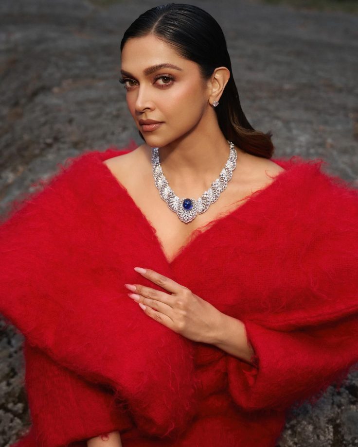 Dazzling Divas on the Gram: Deepika Padukone and Malaika Arora Serve Two Strikingly Different Glam Looks 949663