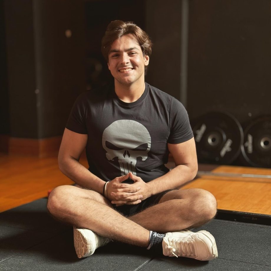 Digital Icon to Fitness Icon: Times when Ashish Chanchlani’s Jaw-Dropping Fitness Pictures Left Us In Awe 948714