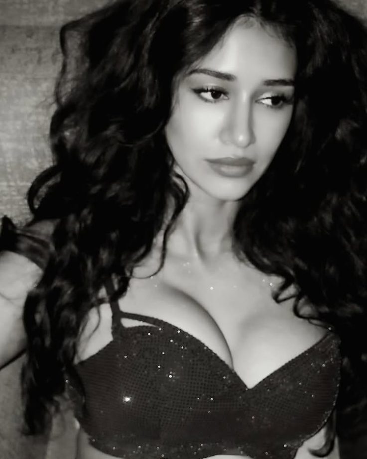Disha Patani’s Glittering Red Ensemble Sets the Internet Ablaze 949150