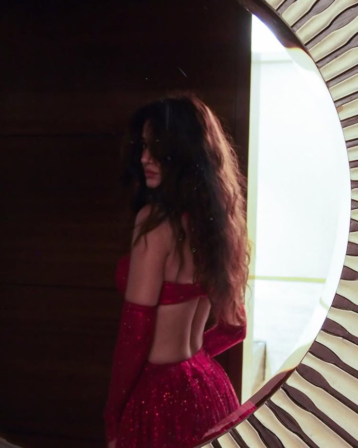 Disha Patani’s Glittering Red Ensemble Sets the Internet Ablaze 949151