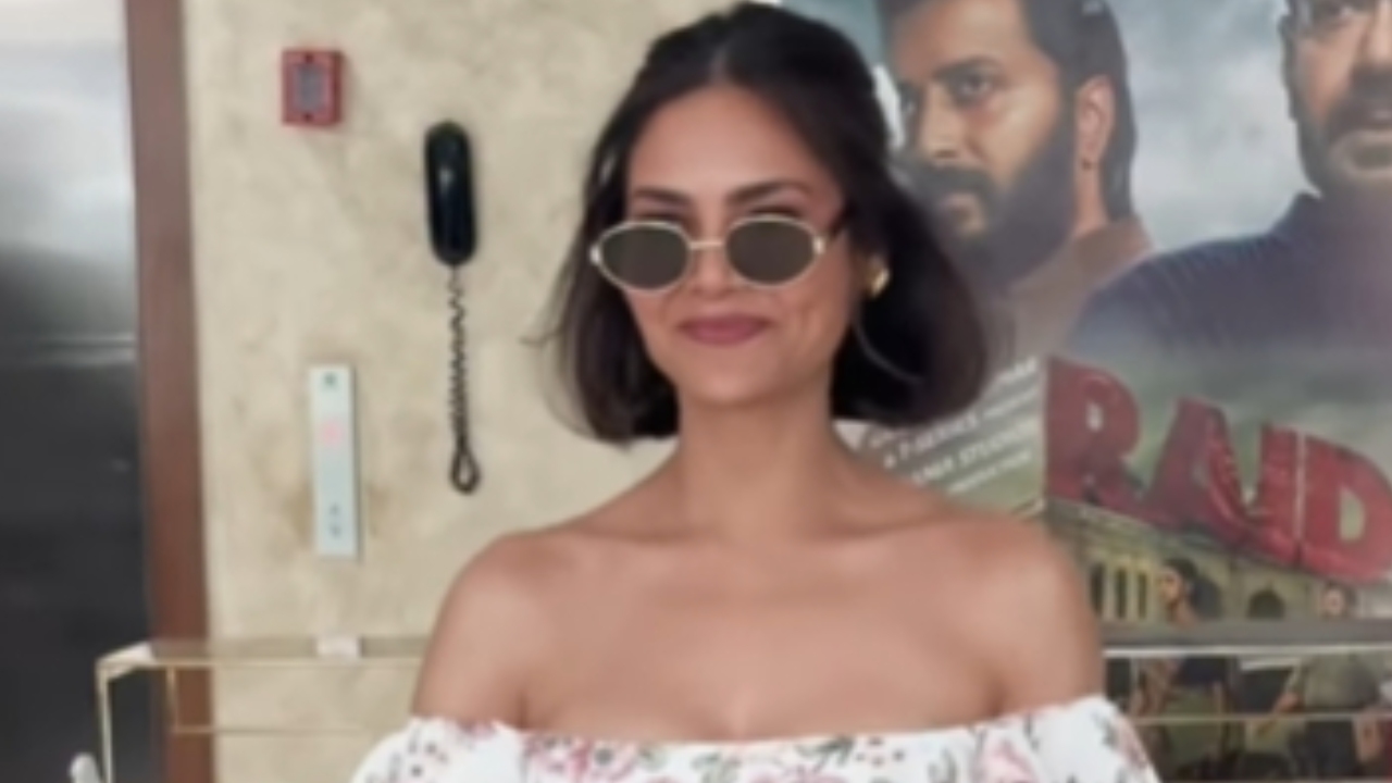 Esha Gupta Rocks Her Short Hair Look With Off-shoulder Floral Dress - See Here 949710