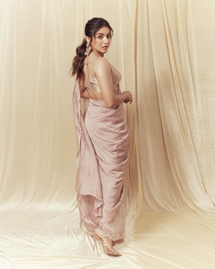 Feminine and Fresh Wamiqa Gabbi’s Soft Pink Saree Look 950062