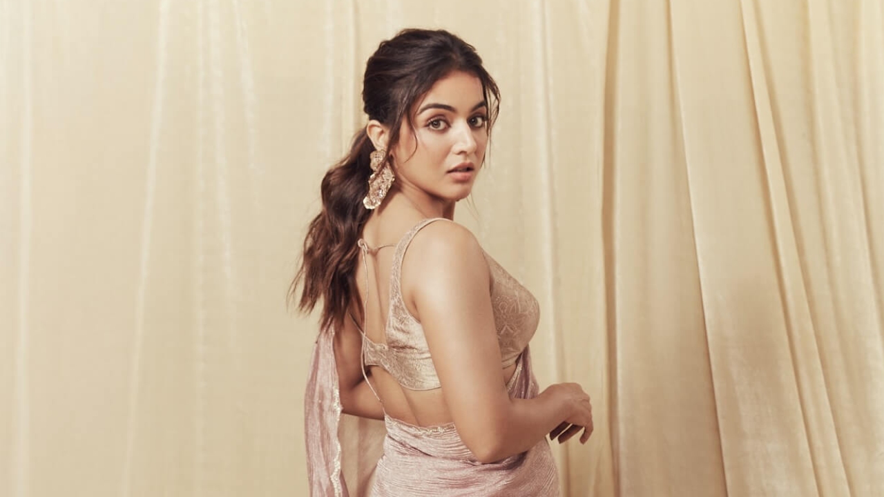 Feminine and Fresh Wamiqa Gabbi’s Soft Pink Saree Look 950069