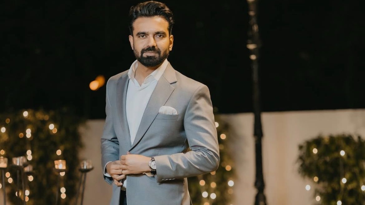 Former IAS turned actor Abhishek Singh arrives at Cannes Film Festival to walk the red carpet! 948157