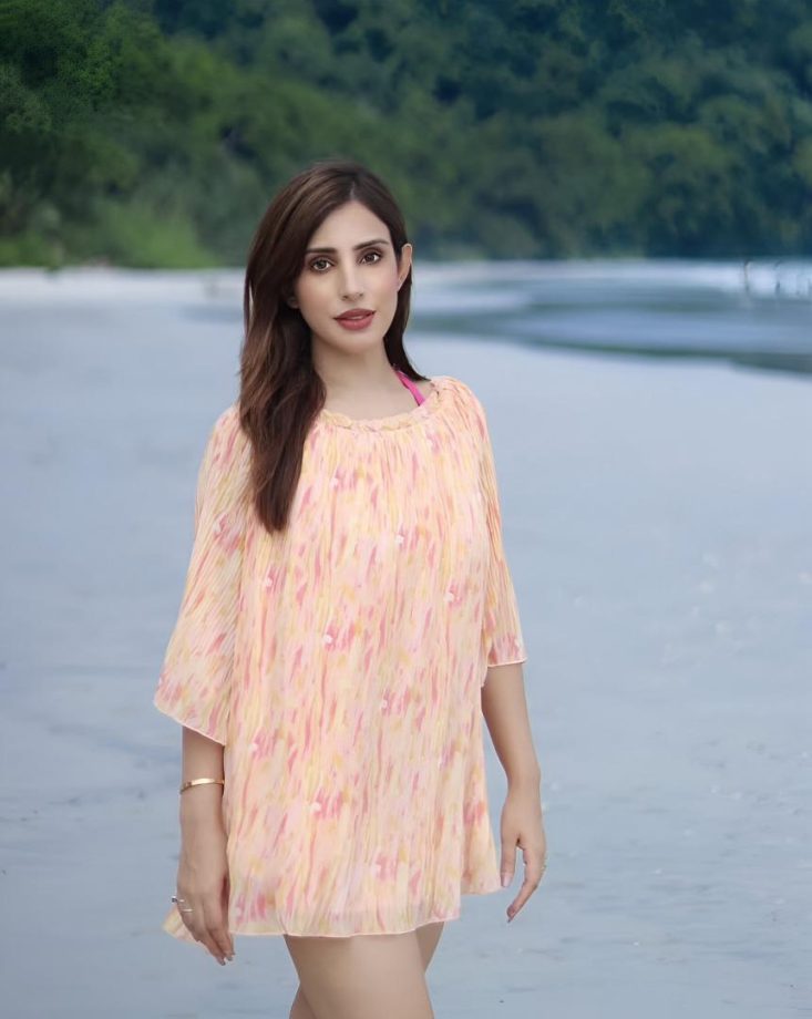 I switch to cottons, linens, and flowy dresses during summer: Simaran Kaur 947674