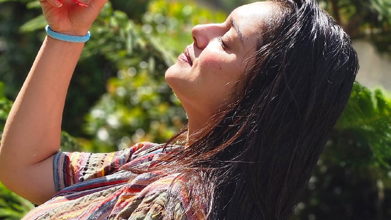 Inside Mallika Singh's Sunny & Chilling Vacation In Town 949022