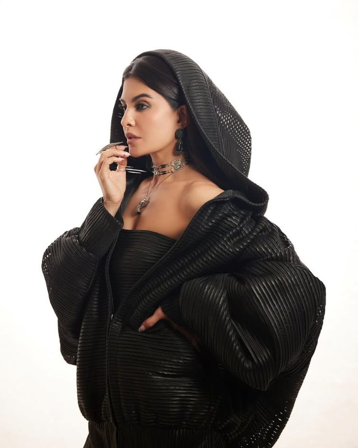 Jacqueline Fernandez's Bold Black Ensemble Steals the Spotlight 949143