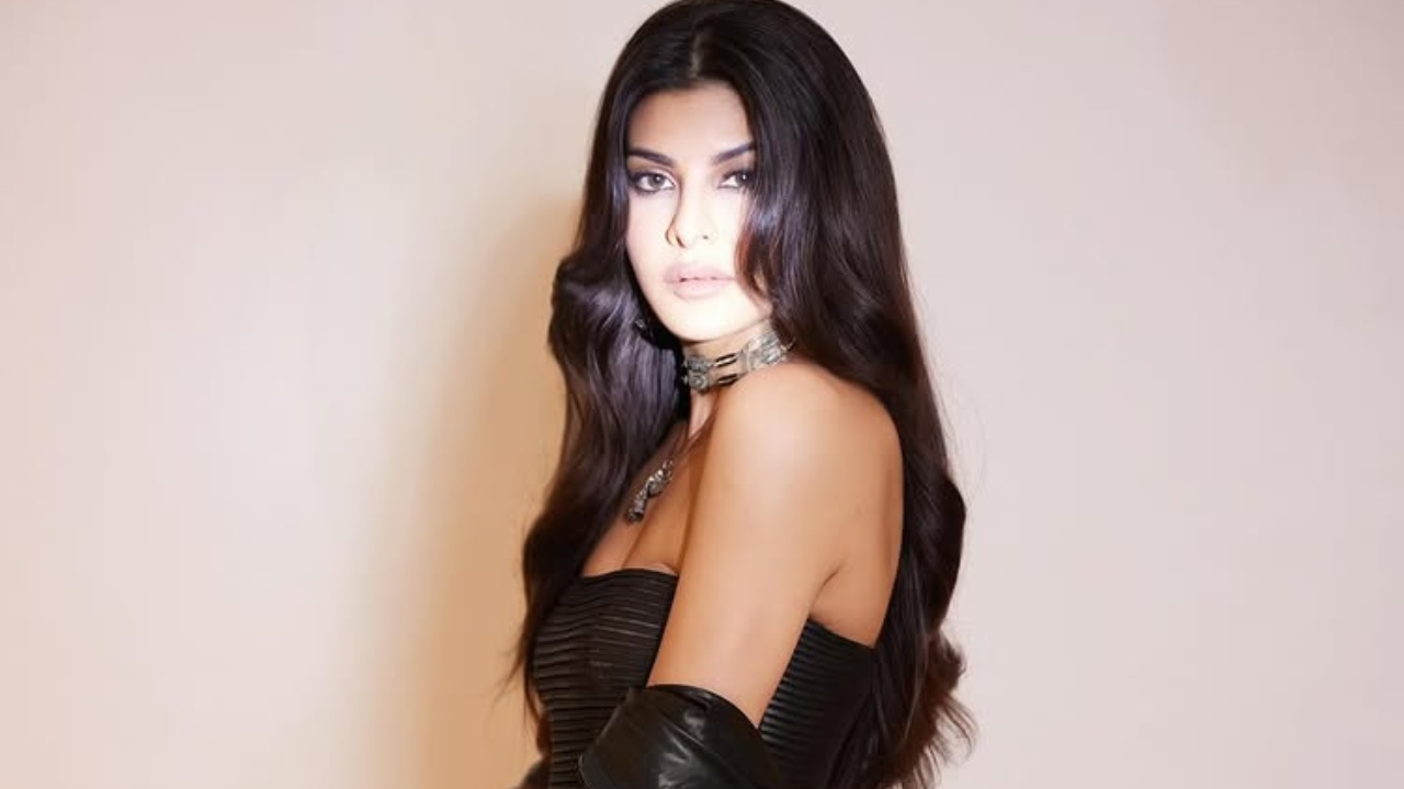 Jacqueline Fernandez's Bold Black Ensemble Steals the Spotlight 949140