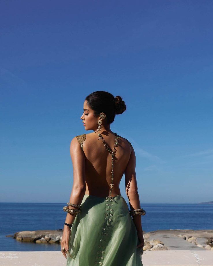 Janhvi Kapoor’s Official ‘Cannes Look’ is out; See Photos 948749