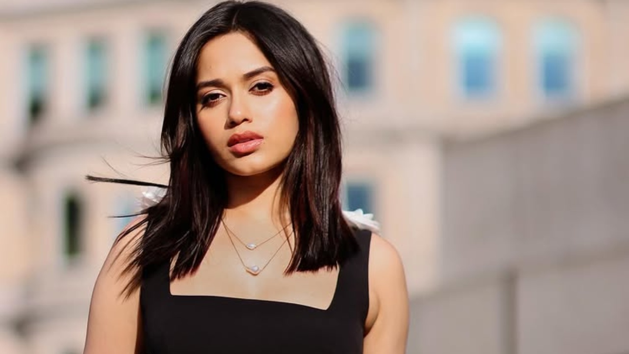 Jannat Zubair's Elegant Black Ensemble Turns Heads 949123