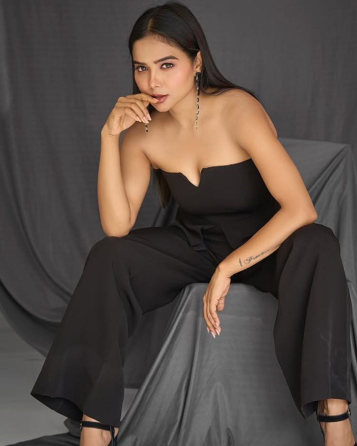 Manisha Rani Brings Black Back with Bold Elegance 948254