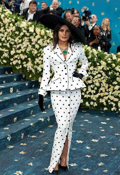 Met Gala 2025: Indian Actors Shahrukh Khan, Kiara Advani, Priyanka Chopra Tailored Black Style 946955