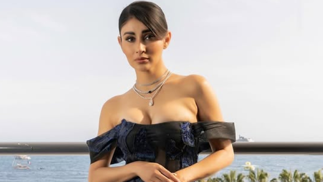 Mouni Roy Stuns in Dramatic Black Gown at Cannes 2025 948477