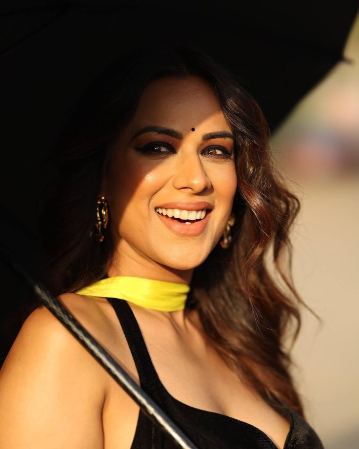 Nia Sharma Stuns in Lehenga Set with a Touch of Tradition 947050