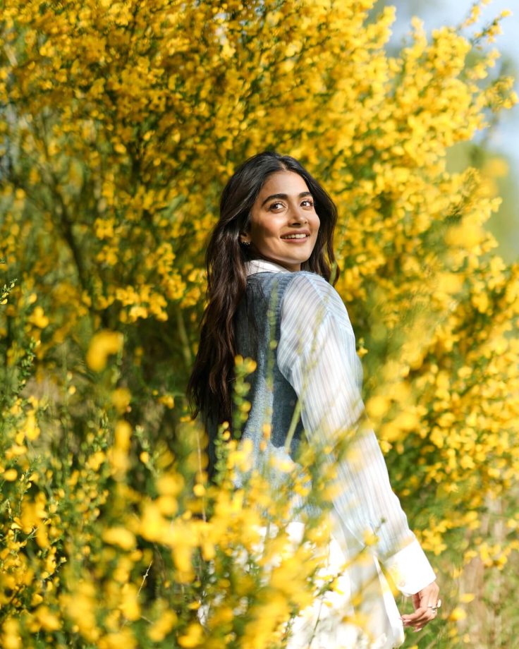 Pooja Hegde Redefines Vintage Cardigan Trend With Mini Dress Look - See Pics 949027