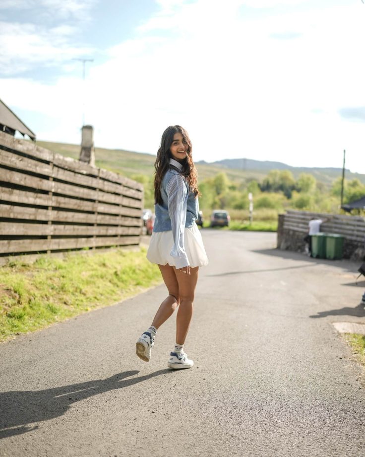 Pooja Hegde Redefines Vintage Cardigan Trend With Mini Dress Look - See Pics 949029