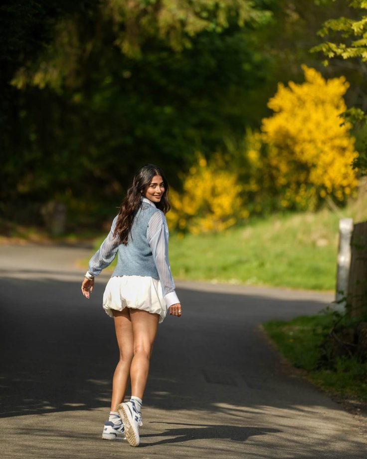 Pooja Hegde Redefines Vintage Cardigan Trend With Mini Dress Look - See Pics 949031