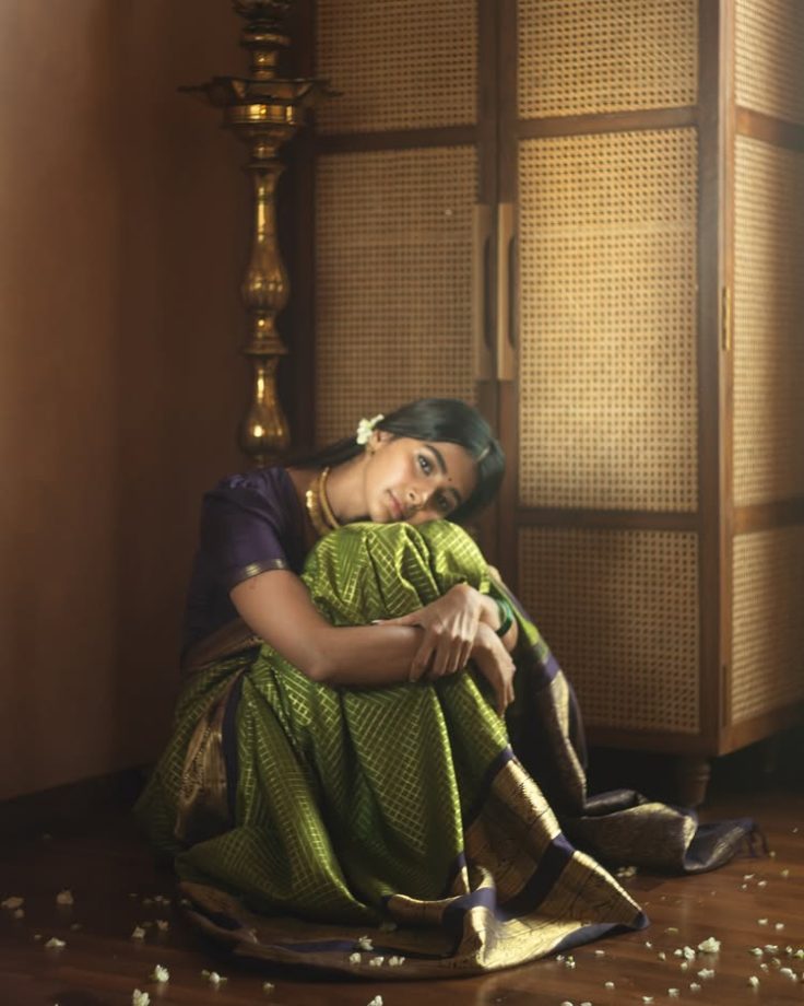 Pooja Hegde Revives Heritage Elegance in a 70-Year-Old Green Saree 948310