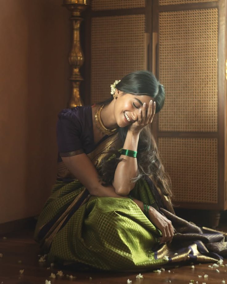 Pooja Hegde Revives Heritage Elegance in a 70-Year-Old Green Saree 948311