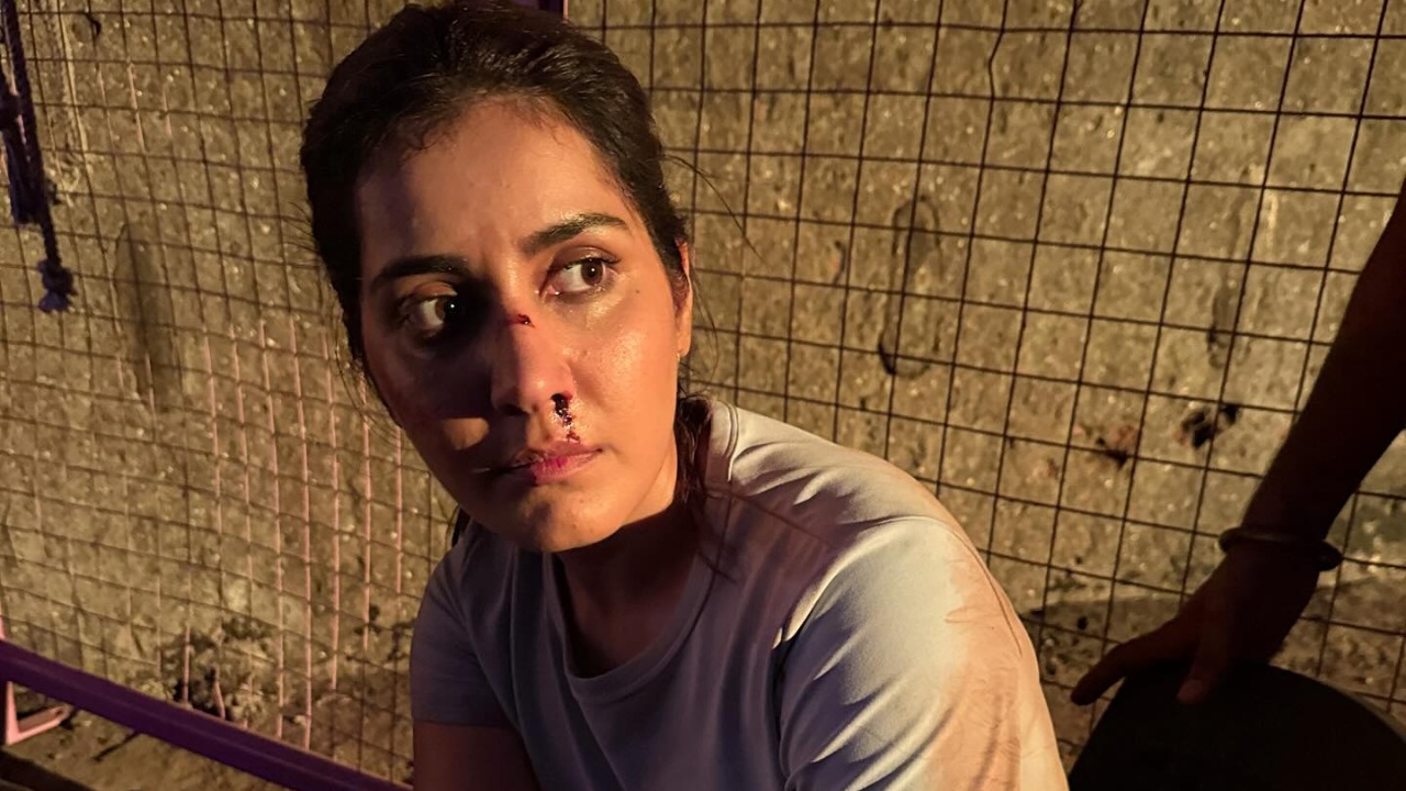 Raashii Khanna Gets Bruises Says, 'Some roles don't ask, they demand your body and bruises' 948535