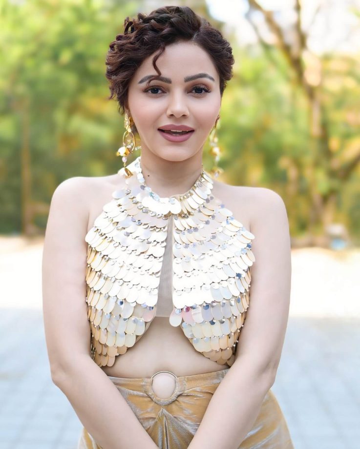 Rubina Dilaik Radiates Golden Glam 947042