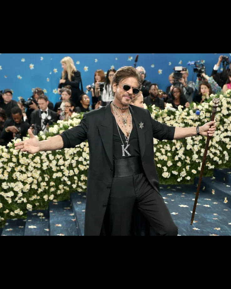 Shah Rukh Khan And Priyanka Chopra Recreate DON Era; Fans Can’t Keep CALM 947109