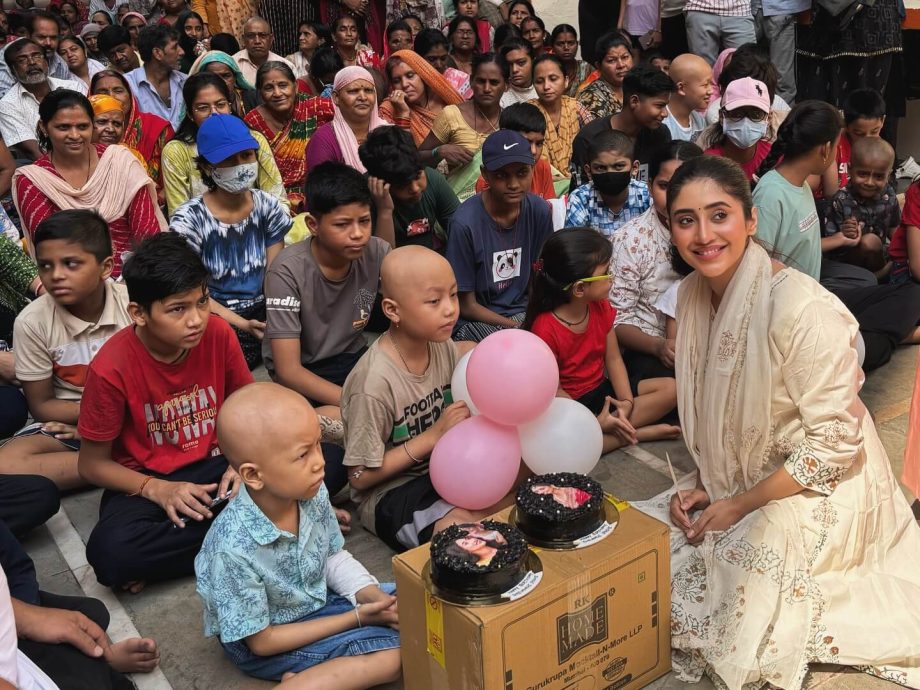 Shivangi Joshi Celebrates Her 27th Birthday With Orphan Children & Elders, Wins Hearts 948602