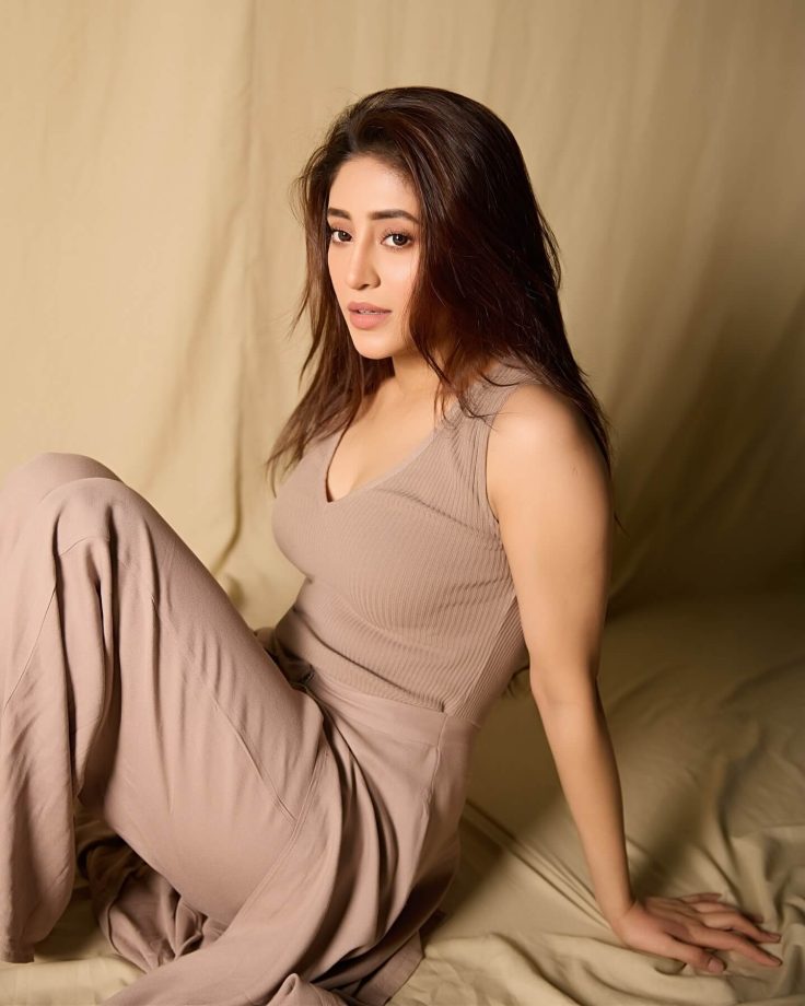 Shivangi Joshi Nails Chic at Ease 946980