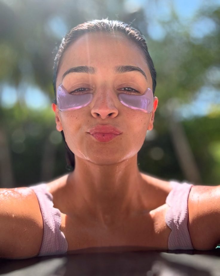 Sneak Peek Into Alia Bhatt's Sunny Day Skincare Routine 948757