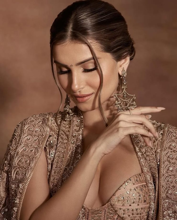 Tara Sutaria's Ethnic Glam Look Is All Things Regal and Radiant 946661