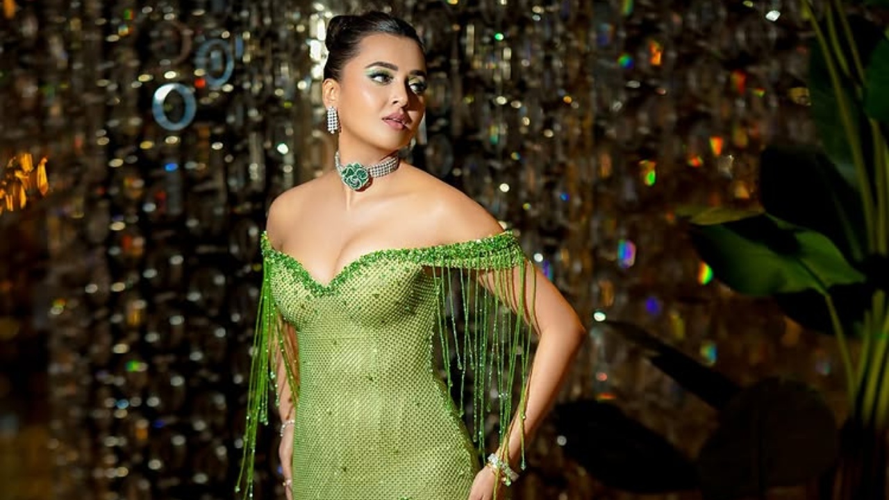 Tejasswi Prakash’s Stunning Green Embroidered Dress 949175
