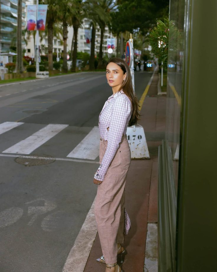 Aditi Rao Hydari Blends Boardroom with Street Style Cool 952892